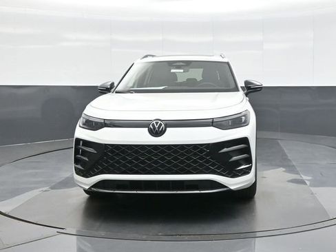 New 2026 Volkswagen Tiguan SE R-Line FWD image 2