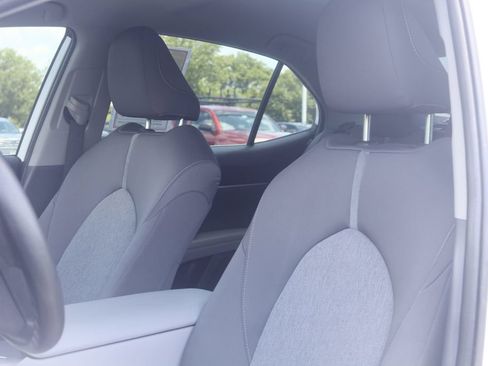 Used 2022 Toyota Camry LE FWD image 5