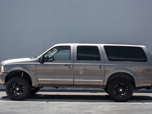 Used 2004 Ford Excursion Limited image 18