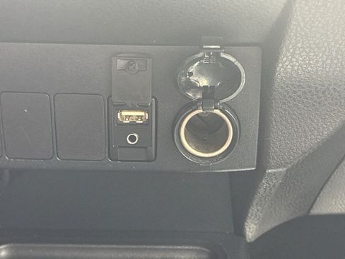Used 2013 Toyota RAV4 LE FWD image 41