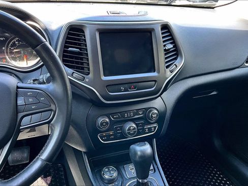 Used 2020 Jeep Cherokee Trailhawk w/ Cold Weather Group AWD/4WD image 8