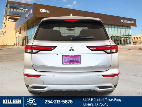 Used 2024 Mitsubishi Outlander SE image 8