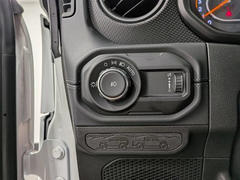 Used 2026 Jeep Wrangler Unlimited Rubicon AWD/4WD image 22