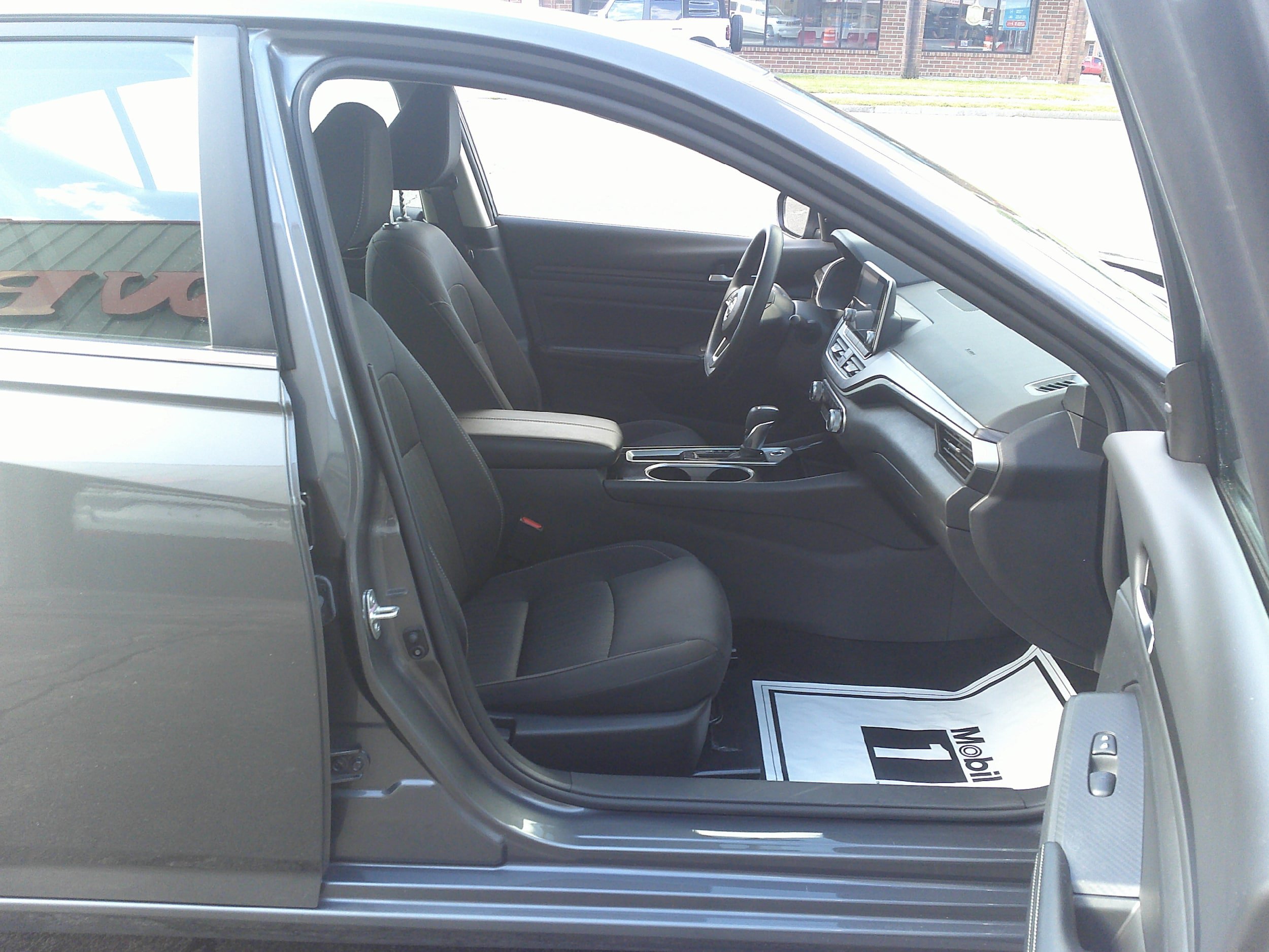 Used 2024 Nissan Altima 2.5 SV FWD image 29