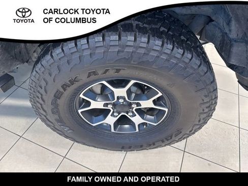 Used 2022 Jeep Wrangler Unlimited Rubicon w/ Dual Top Group AWD/4WD image 10