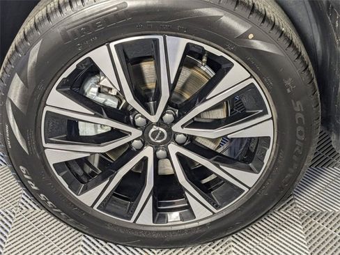 Used 2025 Volvo XC60 B5 Plus image 8