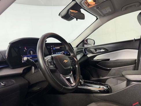 Used 2024 Chevrolet Trax LT w/ Driver Confidence Package FWD image 26