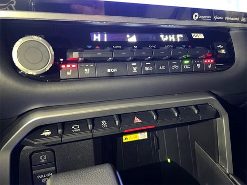 Used 2023 Toyota Tundra Platinum image 32