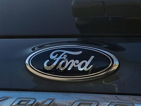 Used 2015 Ford Explorer XLT w/ Equipment Group 202B FWD image 29
