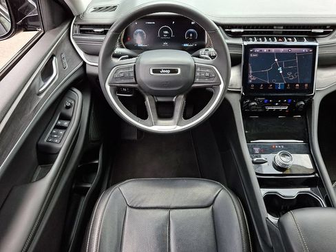 Used 2023 Jeep Grand Cherokee Limited w/ Luxury Tech Group II AWD/4WD image 12