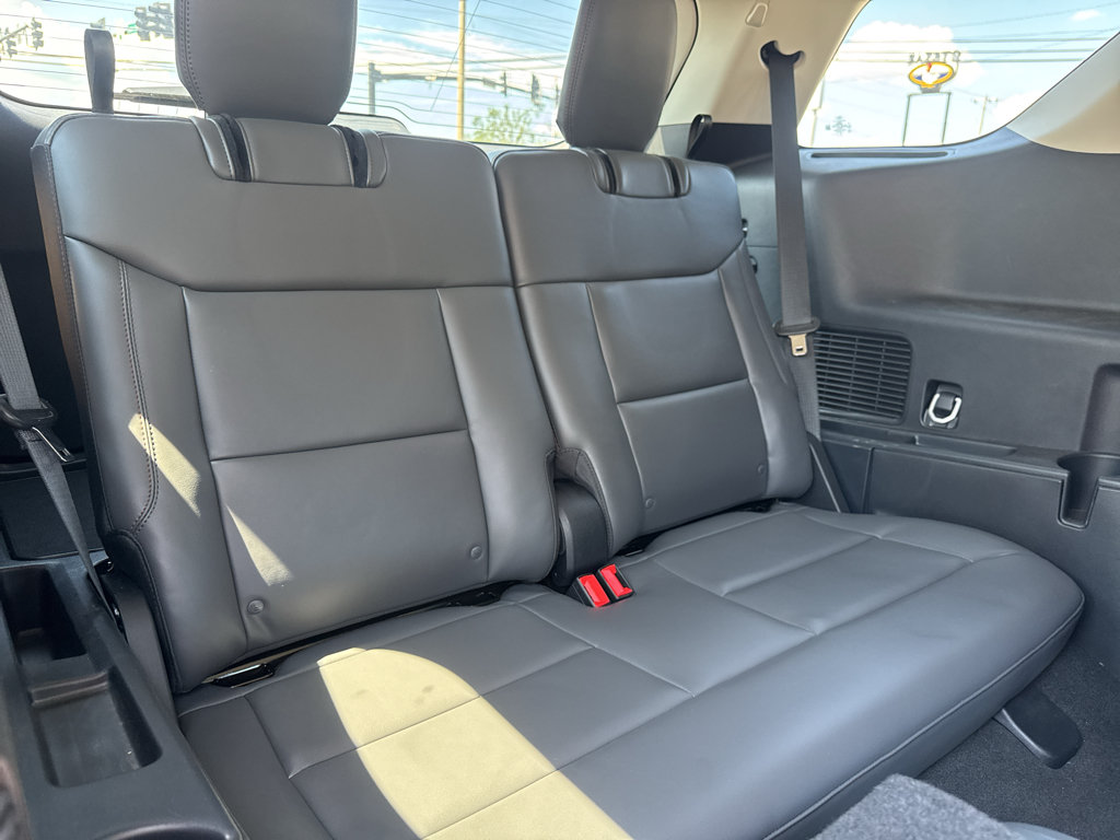 Used 2025 Ford Explorer Active w/ Active Comfort Package RWD image 17
