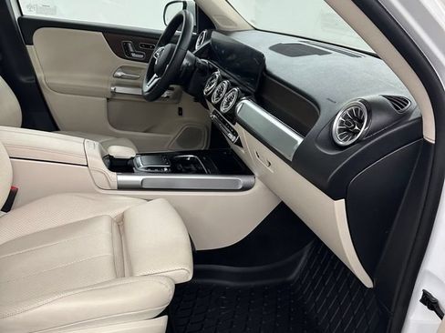 Used 2022 Mercedes-Benz GLB 250 4MATIC image 34