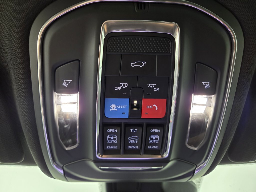 Used 2025 Jeep Grand Cherokee Summit w/ Obsidian Package AWD/4WD image 14