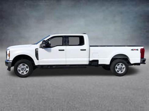 Used 2025 Ford F350 XLT AWD/4WD image 3