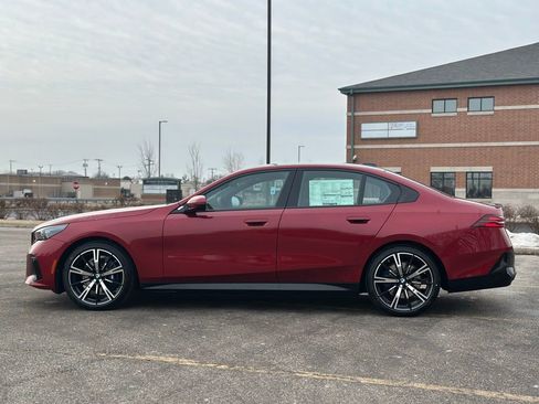 New 2026 BMW 530i xDrive w/ M Sport Package AWD/4WD image 4