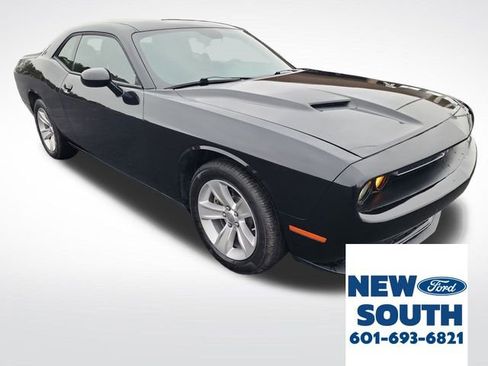Used 2023 Dodge Challenger SXT image 7