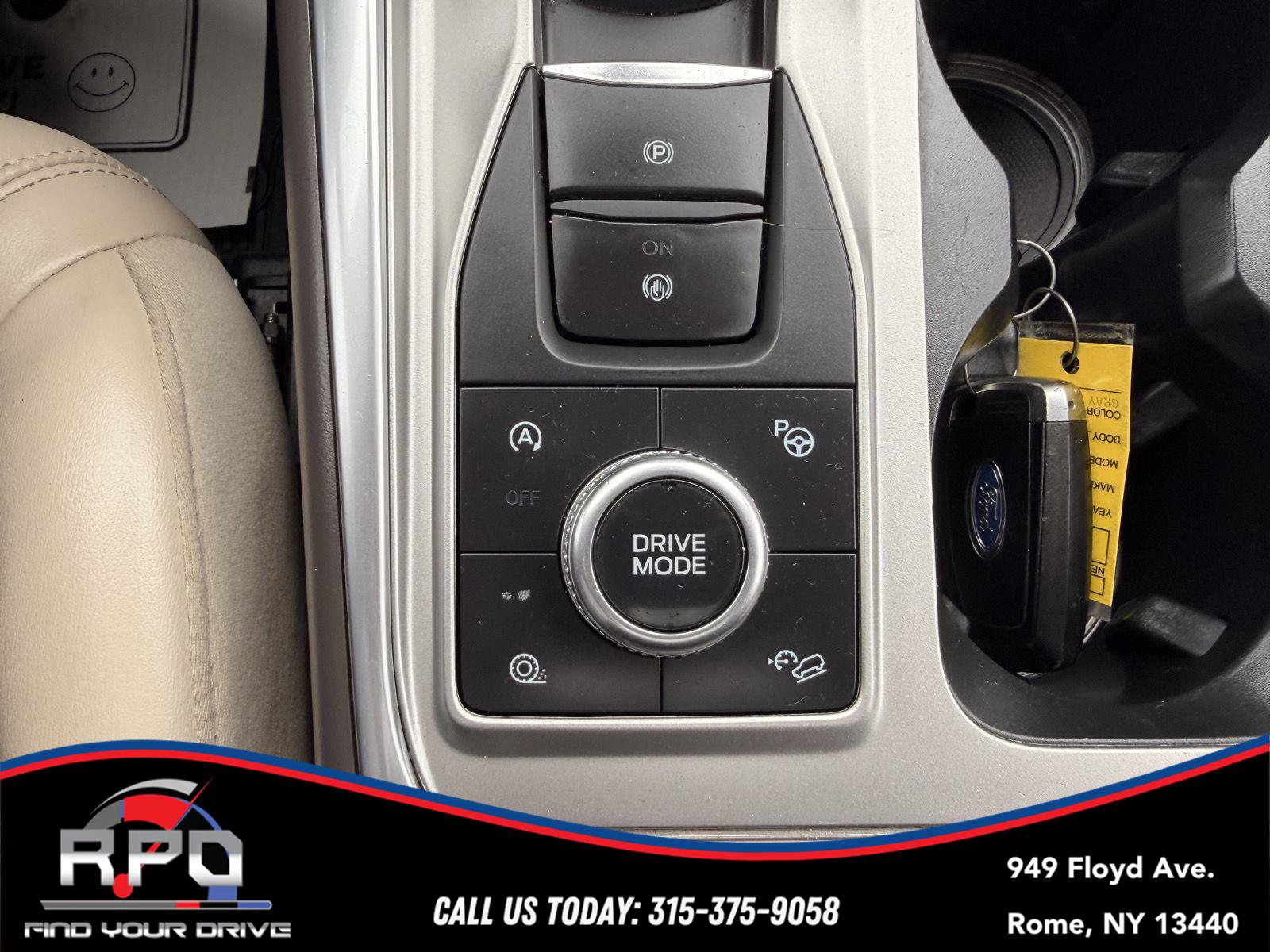 Used 2020 Ford Explorer Platinum w/ Premium Technology Package AWD/4WD image 27
