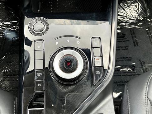 Used 2023 Kia Niro EX image 33