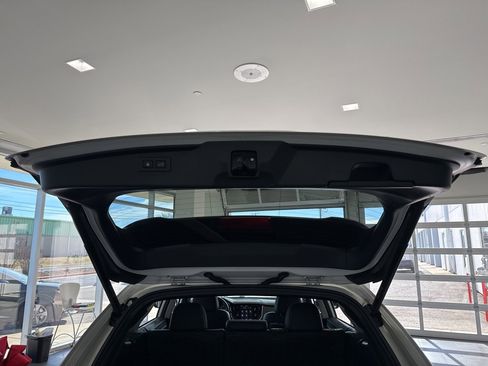 Used 2020 Subaru Outback Limited w/ Popular Package #2 image 11