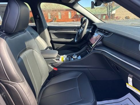 New 2025 Jeep Grand Cherokee L Limited w/ Trailer Tow Package image 10