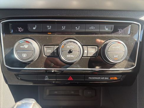 Used 2022 Volkswagen Atlas Cross Sport SE image 36