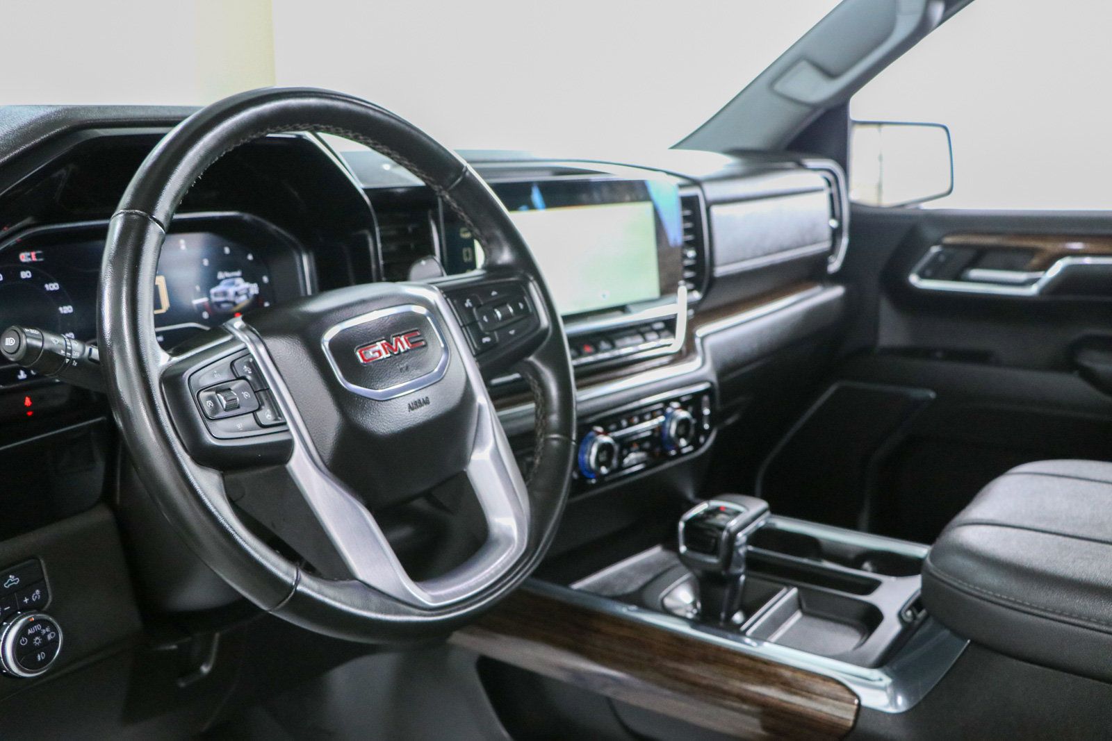 Used 2024 GMC Sierra 1500 Elevation AWD/4WD image 23
