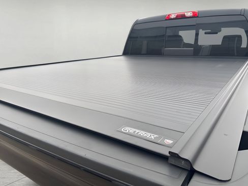 Used 2018 Chevrolet Silverado 1500 High Country image 31