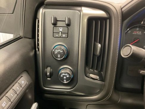 Used 2018 Chevrolet Silverado 1500 LTZ Z71 w/ LTZ Plus Package AWD/4WD image 18