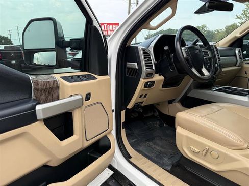 Used 2017 Ford F250 Lariat w/ Lariat Ultimate Package image 31