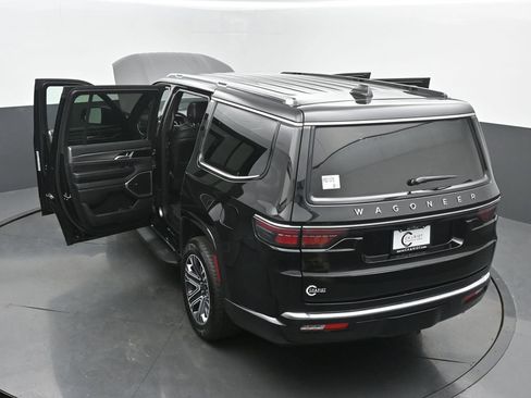 Used 2025 Jeep Wagoneer 4WD image 71
