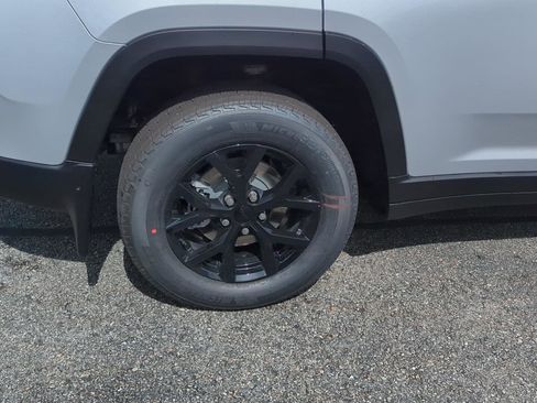 New 2026 Jeep Grand Cherokee Altitude AWD/4WD image 9