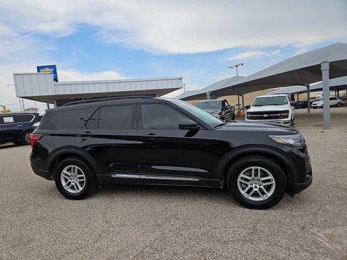 Used 2025 Ford Explorer Active w/ Active Comfort Package image 9