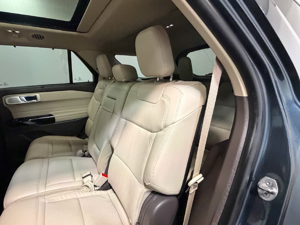 Used 2023 Ford Explorer Platinum w/ Technology Package AWD/4WD image 49