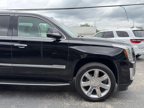 Used 2018 Cadillac Escalade Luxury RWD image 11