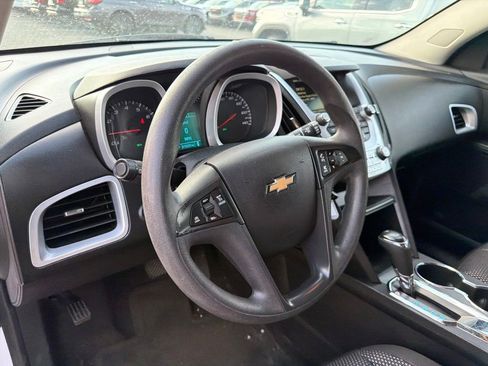 Used 2017 Chevrolet Equinox LS FWD image 18