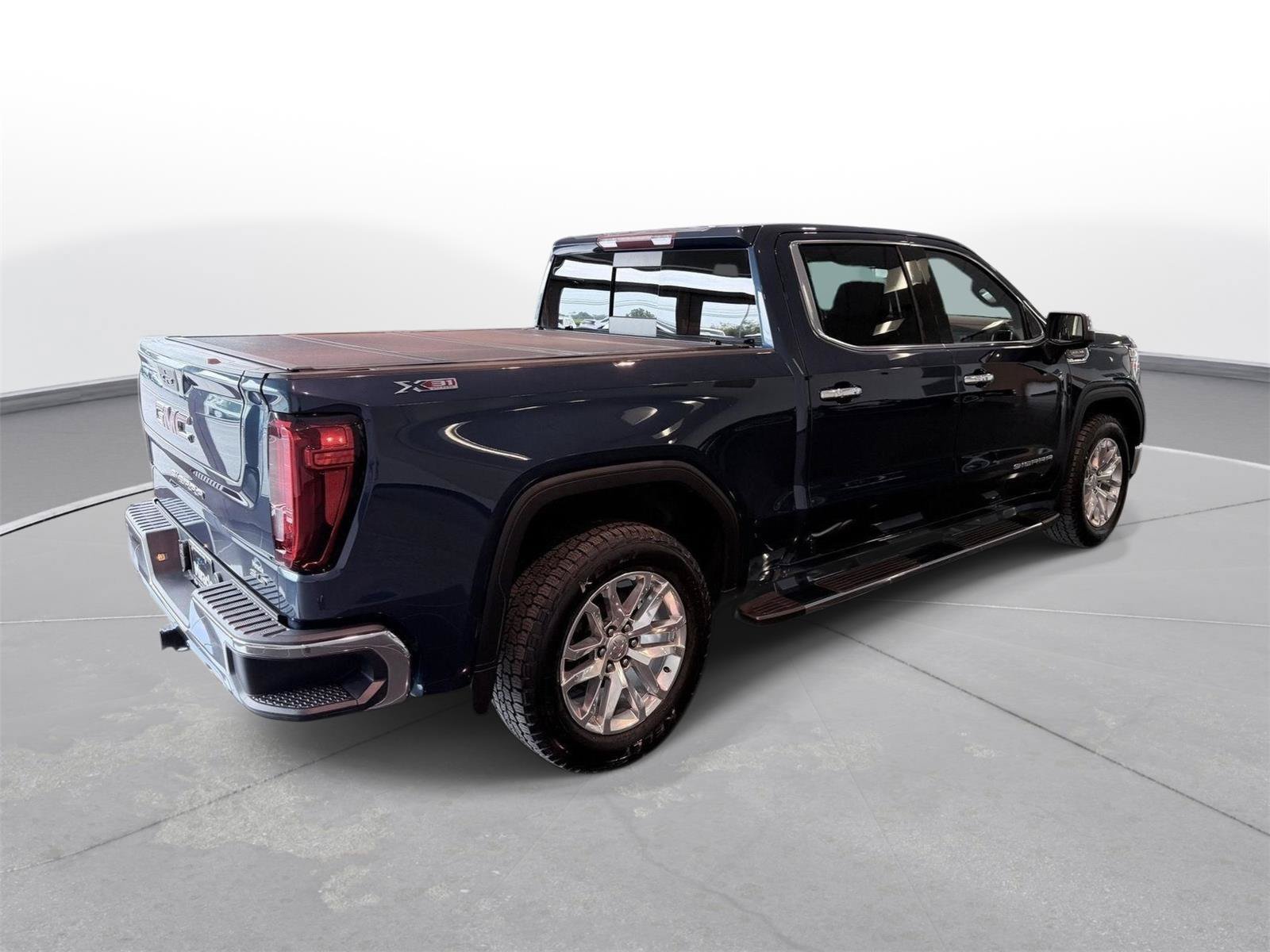 Used 2021 GMC Sierra 1500 SLT w/ SLT Premium Package AWD/4WD image 10
