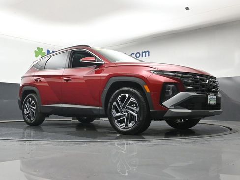 Used 2025 Hyundai Tucson Limited AWD/4WD image 25
