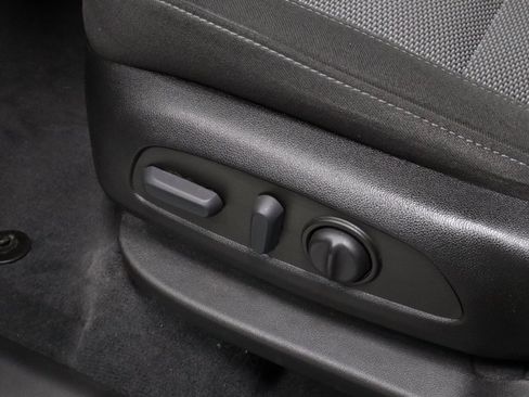 Used 2023 Chevrolet Traverse LT image 23