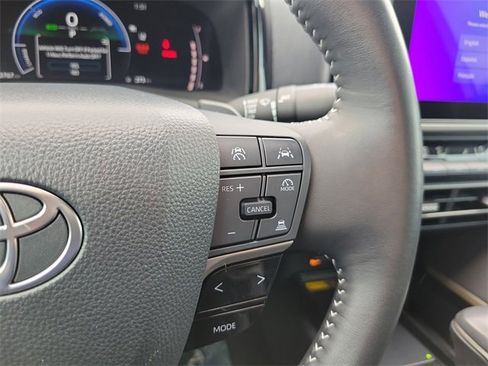 Used 2025 Toyota Camry SE image 16