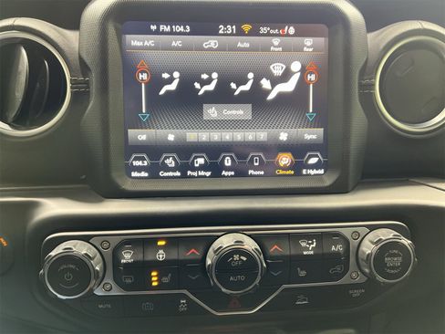 Used 2023 Jeep Wrangler Unlimited Sahara w/ Cold Weather Group image 19