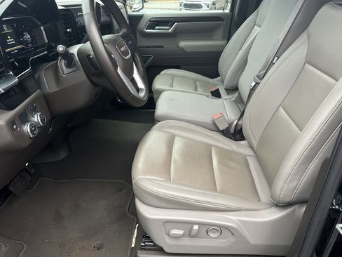 Certified 2025 GMC Sierra 1500 SLT image 9