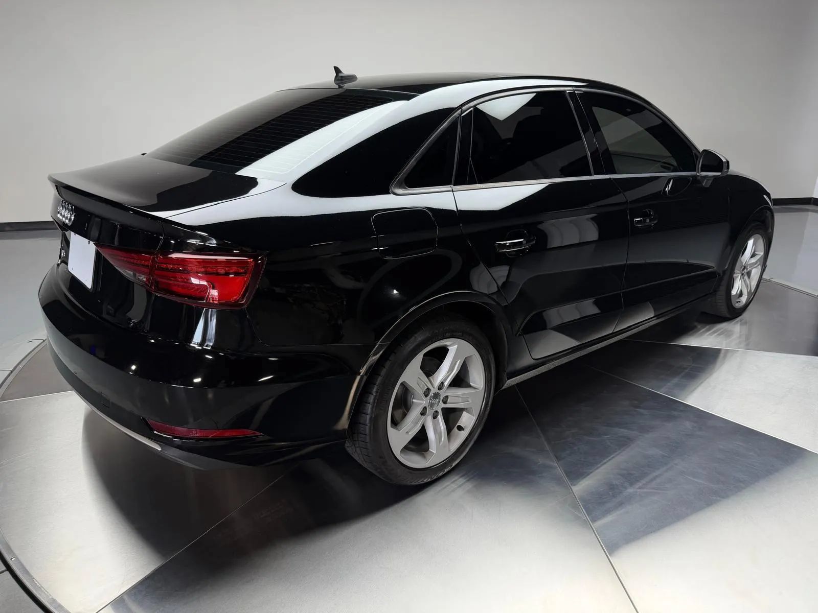Used 2018 Audi A3 2.0T Premium w/ Convenience Package FWD image 2