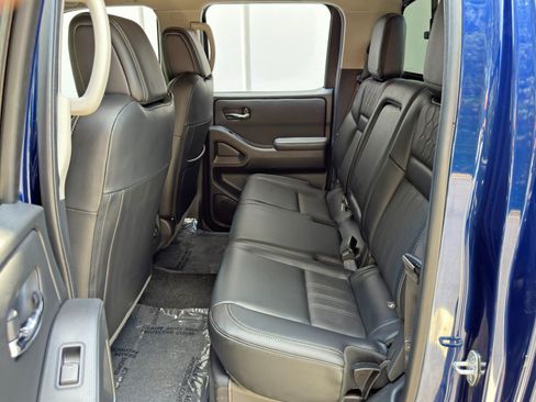 Used 2023 Nissan Frontier SV w/ SV Premium Package RWD image 38