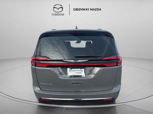 Used 2022 Chrysler Pacifica Touring-L image 6