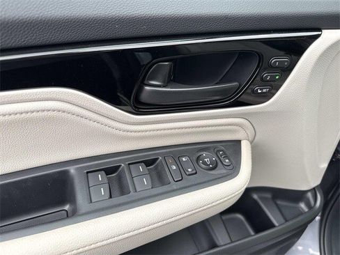 New 2026 Honda Odyssey Touring image 13