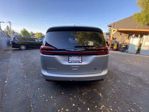 Used 2024 Chrysler Pacifica Limited FWD image 5
