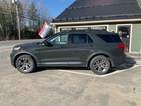Certified 2022 Ford Explorer XLT w/ Equipment Group 202A AWD/4WD image 9