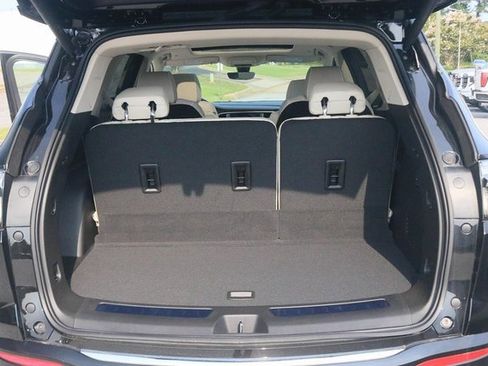 Used 2024 Buick Enclave Avenir w/ Avenir Technology Package image 17