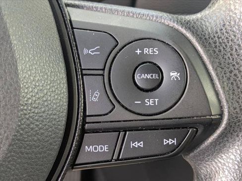 Used 2021 Toyota RAV4 XLE FWD image 14