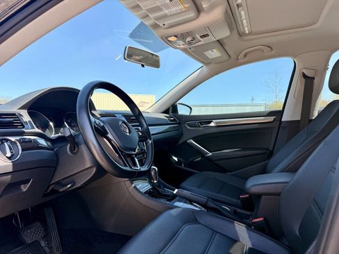 Used 2018 Volkswagen Passat 2.0T SE w/ SE Lighting Package FWD image 8